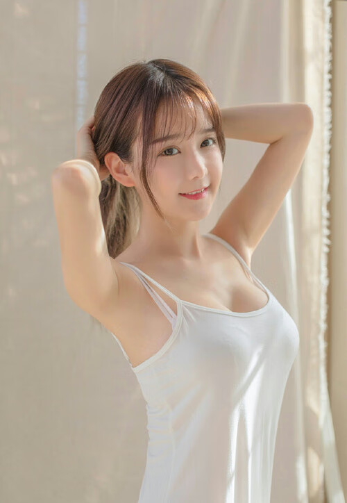 “东安湖赛场：水上龙舟激烈角逐，冠军争夺战火热开战”